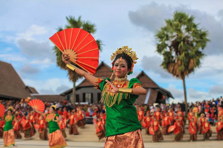 Mengenal Sejarah Tari Kipas Pakarena